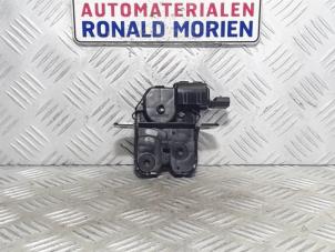 Usagé Mécanique de verrouillage hayon Dacia Duster (SR) Prix € 25,00 Règlement à la marge proposé par Automaterialen Ronald Morien B.V.