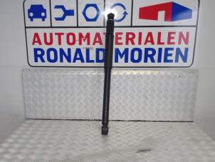 Usados Amortiguador izquierda detrás Dacia Duster (SR) Precio € 39,00 Norma de margen ofrecido por Automaterialen Ronald Morien B.V.