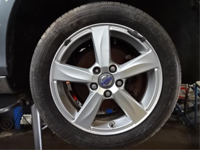 Sport rims set + tires from a Volvo V40 (MV) 1.6 D2 2018