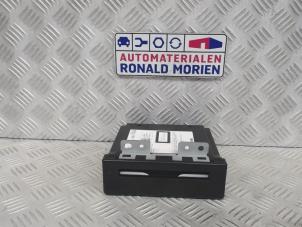 Usagé Lecteur CD Opel Insignia Prix € 75,00 Règlement à la marge proposé par Automaterialen Ronald Morien B.V.