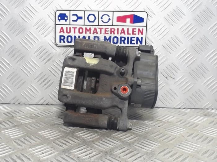 Rear brake calliper, left from a Opel Grandland/Grandland X 1.2 Turbo 12V 2018