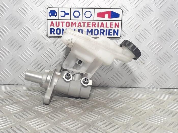 Gebrauchte Hauptbremszylinder Opel Grandland (X) 1.2 Turbo 12V Preis € 35,00 Margenregelung angeboten von Automaterialen Ronald Morien B.V.