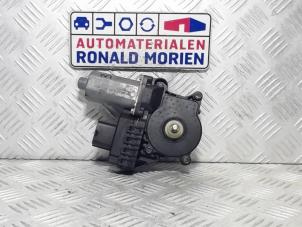 Used Door window motor Renault Scénic II (JM) 2.0 16V Price € 35,00 Margin scheme offered by Automaterialen Ronald Morien B.V.