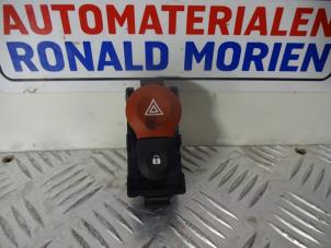 Used Panic lighting switch Renault Kangoo Express (FW) 1.5 dCi 75 FAP Price € 10,00 Margin scheme offered by Automaterialen Ronald Morien B.V.