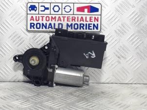 Używane Silnik szyby drzwiowej Audi RS 4 (B7) 4.2 V8 40V Cena € 55,00 Procedura marży oferowane przez Automaterialen Ronald Morien B.V.