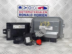 Usagé Ordinateur gestion moteur Dacia Sandero II 1.0 TCe 100 12V Prix € 295,00 Règlement à la marge proposé par Automaterialen Ronald Morien B.V.