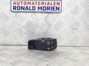 Used Steering wheel mounted radio control Dacia Sandero II 1.0 TCe 100 12V Price € 10,00 Margin scheme offered by Automaterialen Ronald Morien B.V.