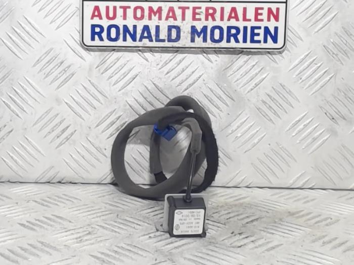 Używane Antena GPS Dacia Sandero II 1.0 TCe 100 12V Cena € 25,00 Procedura marży oferowane przez Automaterialen Ronald Morien B.V.