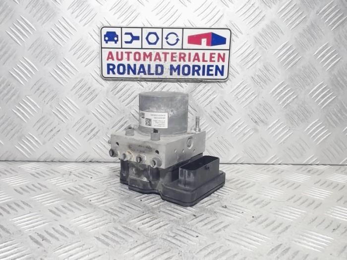 Używane Pompa ABS Opel Crossland (X) 1.2 Turbo 12V Cena € 125,00 Procedura marży oferowane przez Automaterialen Ronald Morien B.V.