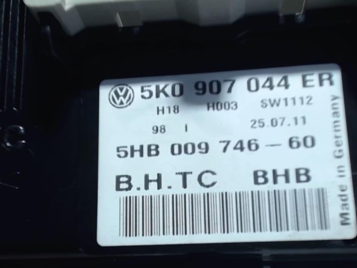 Panel sterowania nagrzewnicy z Volkswagen Touran (1T3) 1.6 TDI 16V 2011