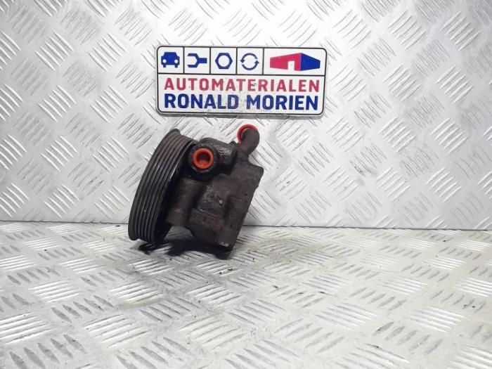 Usagé Pompe de direction Ford Ka I 1.3i Prix € 55,00 Règlement à la marge proposé par Automaterialen Ronald Morien B.V.