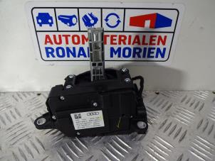 Used Gear stick Audi Q5 Price € 163,35 Inclusive VAT offered by Automaterialen Ronald Morien B.V.