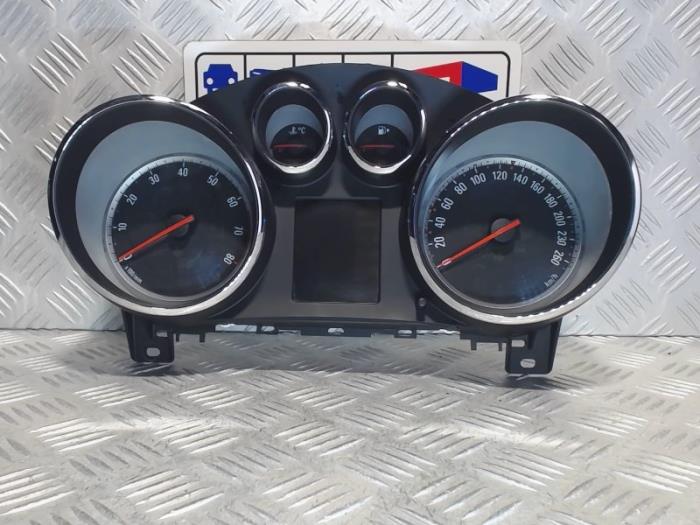 Instrument panel from a Opel Astra J (PC6/PD6/PE6/PF6) 1.4 Turbo 16V 2011