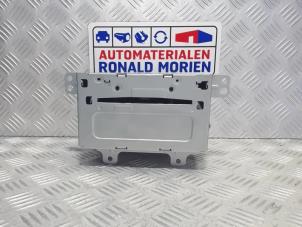 Usados Reproductor de CD y radio Opel Astra J (PC6/PD6/PE6/PF6) 1.4 Turbo 16V Precio € 95,00 Norma de margen ofrecido por Automaterialen Ronald Morien B.V.