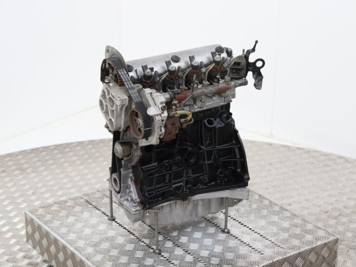 Engine from a Renault Megane III Coupe (DZ) 1.9 dCi 2008