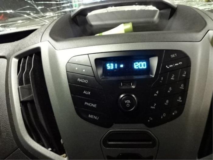 Radio de un Ford Transit 2.0 TDCi 16V Eco Blue 170 2018