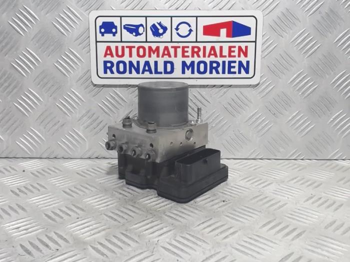 Used ABS pump Volkswagen Polo V (6R) 1.8 GTI 16V Price € 35,00 Margin scheme offered by Automaterialen Ronald Morien B.V.