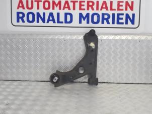 Usagé Bras de suspension avant gauche Fiat Punto Evo (199) 1.3 JTD Multijet 85 16V Euro 5 Prix € 19,00 Règlement à la marge proposé par Automaterialen Ronald Morien B.V.