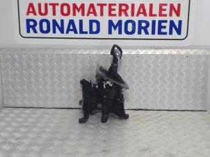 Used Gear stick Ford Focus 3 2.0 TDCi 16V 115 Price € 75,00 Margin scheme offered by Automaterialen Ronald Morien B.V.