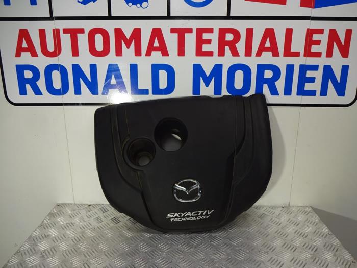 Engine cover from a Mazda CX-5 (KF) 2.2 SkyActiv-D 150 16V 2WD 2018