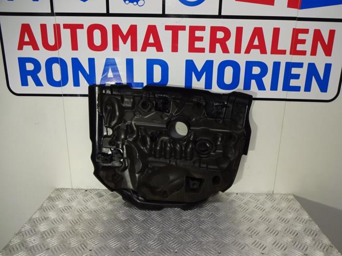 Engine cover from a Mazda CX-5 (KF) 2.2 SkyActiv-D 150 16V 2WD 2018