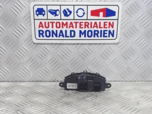 Usados Resistencia de calefactor Audi Q2 (GAB/GAG) 1.6 30 TDI 16V Precio € 15,00 Norma de margen ofrecido por Automaterialen Ronald Morien B.V.