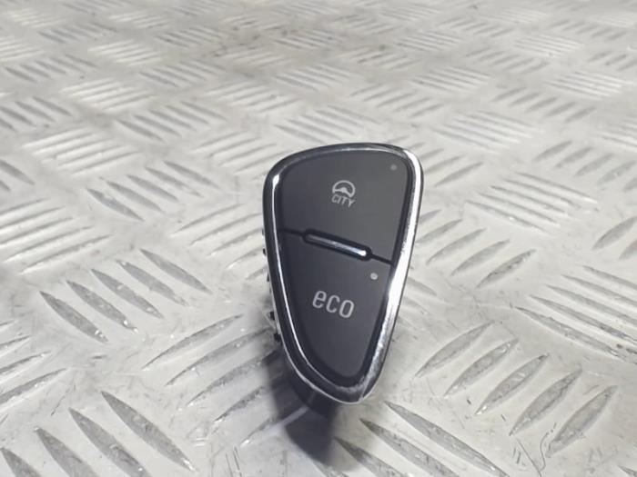 Schalter van een Opel Corsa E 1.0 SIDI Turbo 12V 2015