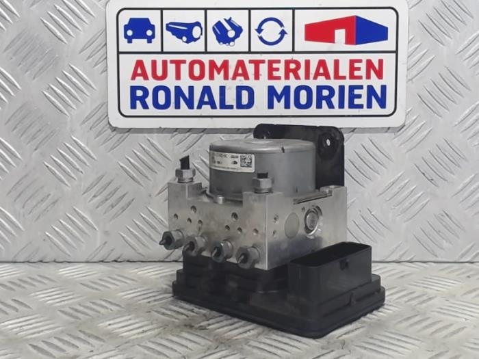 Używane Pompa ABS Ford Ka+ 1.2 Ti-VCT Cena € 225,00 Procedura marży oferowane przez Automaterialen Ronald Morien B.V.