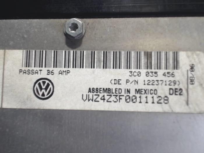 Amplificateur audio d'un Volkswagen Passat Variant 4Motion (3C5) 3.2 FSI V6 32V 2006