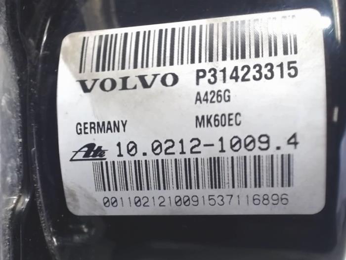 Bomba ABS de un Volvo V40 (MV) 1.5 T2 16V Geartronic 2018