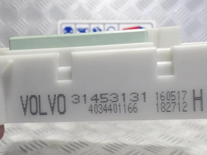 Caja de fusibles de un Volvo V40 (MV) 1.5 T2 16V Geartronic 2018