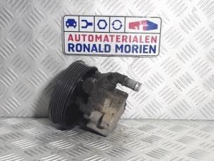 Używane Pompa wspomagania kierownicy Opel Vivaro A Combi 2.0 CDTI Cena € 82,60 Procedura marży oferowane przez Automaterialen Ronald Morien B.V.