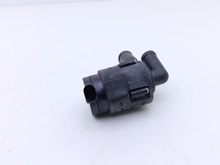Pompe à eau d'un Volkswagen Transporter T5 2.0 TDI DRF 2010
