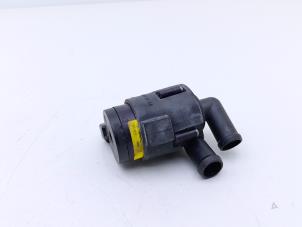 Pompe à eau d'un Volkswagen Transporter T5 2.0 TDI DRF 2010