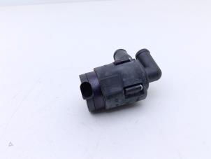 Pompe à eau d'un Volkswagen Transporter T5 2.0 TDI DRF 2010