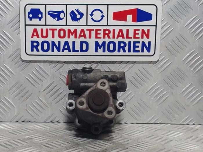 Usagé Pompe de direction Volkswagen Phaeton (3D) 3.2 V6 30V Prix € 95,00 Règlement à la marge proposé par Automaterialen Ronald Morien B.V.