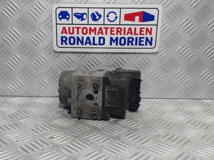 Używane Pompa ABS Nissan Micra (K11) Cena € 41,00 Procedura marży oferowane przez Automaterialen Ronald Morien B.V.
