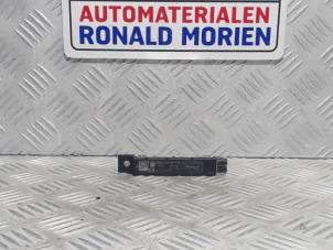 Usagé Antenne amplificateur Volkswagen Passat Prix € 15,00 Règlement à la marge proposé par Automaterialen Ronald Morien B.V.