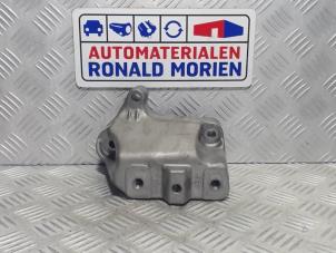 Usagé Support boîte de vitesse Volkswagen Caddy IV 1.0 TSI 12V Prix € 20,00 Règlement à la marge proposé par Automaterialen Ronald Morien B.V.