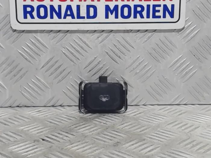 Begagnade Regnsensor Volkswagen Phaeton (3D) 3.2 V6 30V Pris € 65,00 Marginaltabell erbjuds av Automaterialen Ronald Morien B.V.
