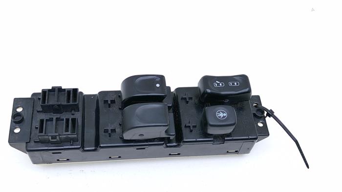 Usados Interruptor de ventanilla eléctrica Opel Frontera (6B) 2.2i 16V Precio € 20,00 Norma de margen ofrecido por Automaterialen Ronald Morien B.V.