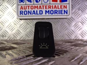 Usados Interruptor de luz Peugeot 206 (2A/C/H/J/S) 1.4 XR,XS,XT,Gentry Precio € 12,50 Norma de margen ofrecido por Automaterialen Ronald Morien B.V.