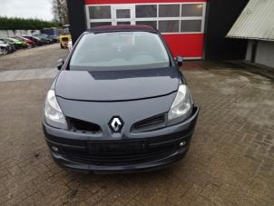 Used Bonnet Renault Clio III (BR/CR) 1.2 16V 75 Price € 95,00 Margin scheme offered by Automaterialen Ronald Morien B.V.