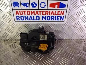 Usados Mecanismo de cerradura de puerta de 4 puertas derecha detrás Opel Astra Precio € 30,00 Norma de margen ofrecido por Automaterialen Ronald Morien B.V.