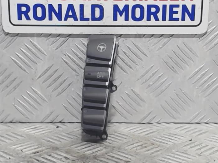 Gebrauchte Schalter Fiat Bravo (198A) 1.6 D Multijet 90 Preis € 15,00 Margenregelung angeboten von Automaterialen Ronald Morien B.V.