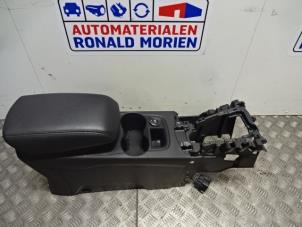 Used Middle console Ford Focus 3 2.0 TDCi 16V 115 Price € 75,00 Margin scheme offered by Automaterialen Ronald Morien B.V.