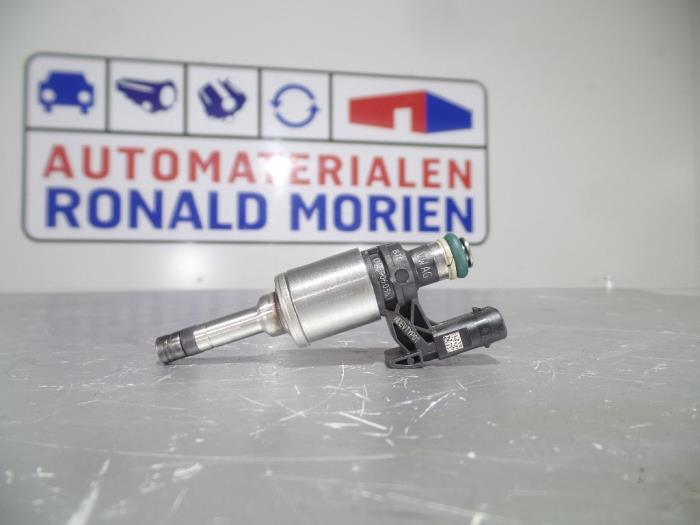 Injector (petrol injection) from a Volkswagen Caddy Combi IV 1.4 TSI 16V 2016
