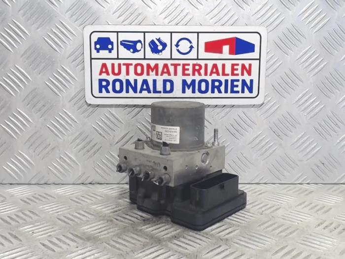 Gebrauchte ABS Pumpe Opel Crossland (X) 1.2 12V LPG Preis € 95,00 Margenregelung angeboten von Automaterialen Ronald Morien B.V.