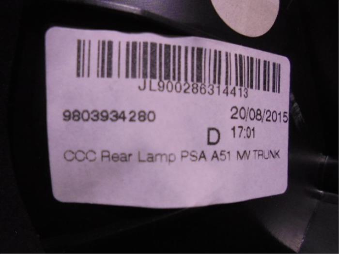 Luz trasera derecha de un Citroën C3 (SC) 1.0 Vti 68 12V 2015