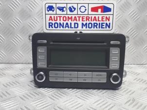 Used Radio CD player Volkswagen Passat Variant (3C5) 1.9 TDI Price € 45,00 Margin scheme offered by Automaterialen Ronald Morien B.V.